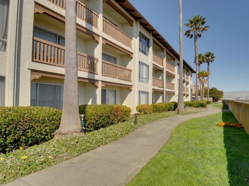 Vagabond Inn Executive Sfo Бърлингейм Екстериор снимка