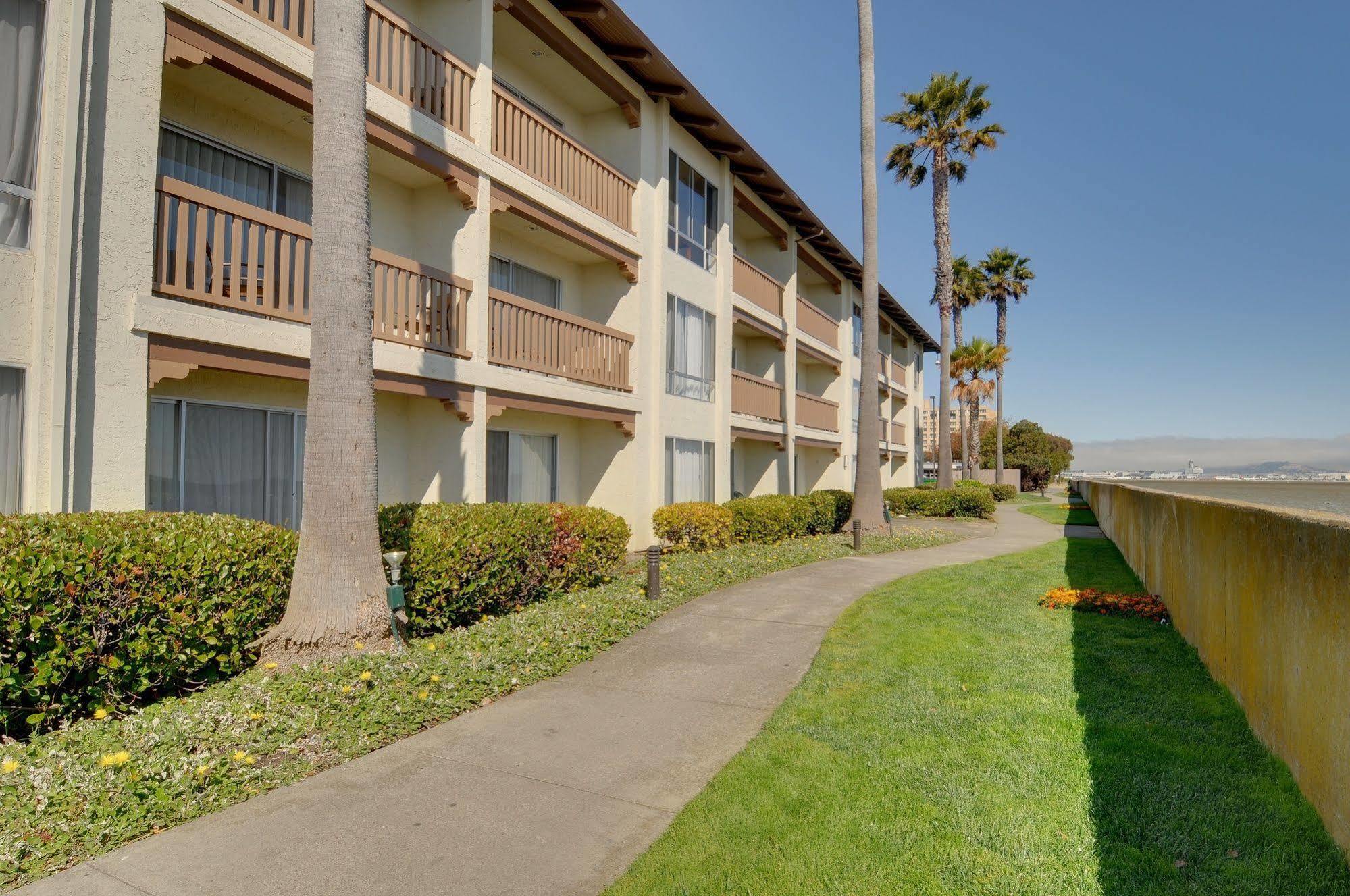 Vagabond Inn Executive Sfo Бърлингейм Екстериор снимка