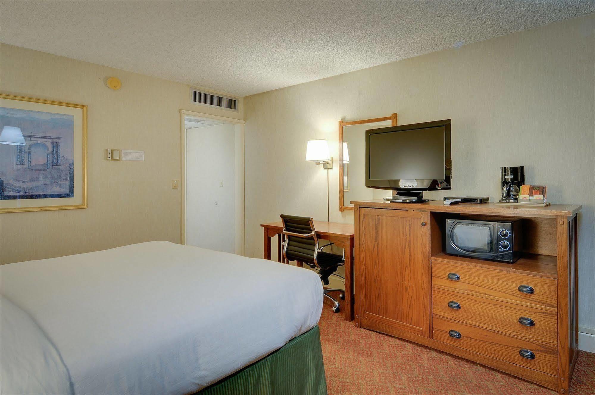 Vagabond Inn Executive Sfo Бърлингейм Екстериор снимка