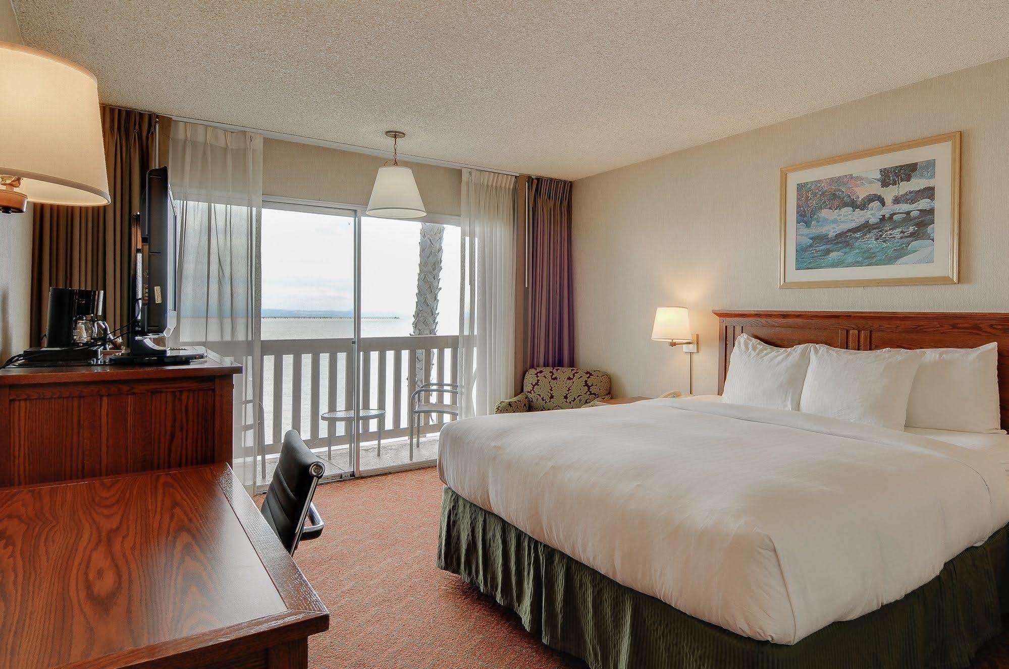 Vagabond Inn Executive Sfo Бърлингейм Екстериор снимка