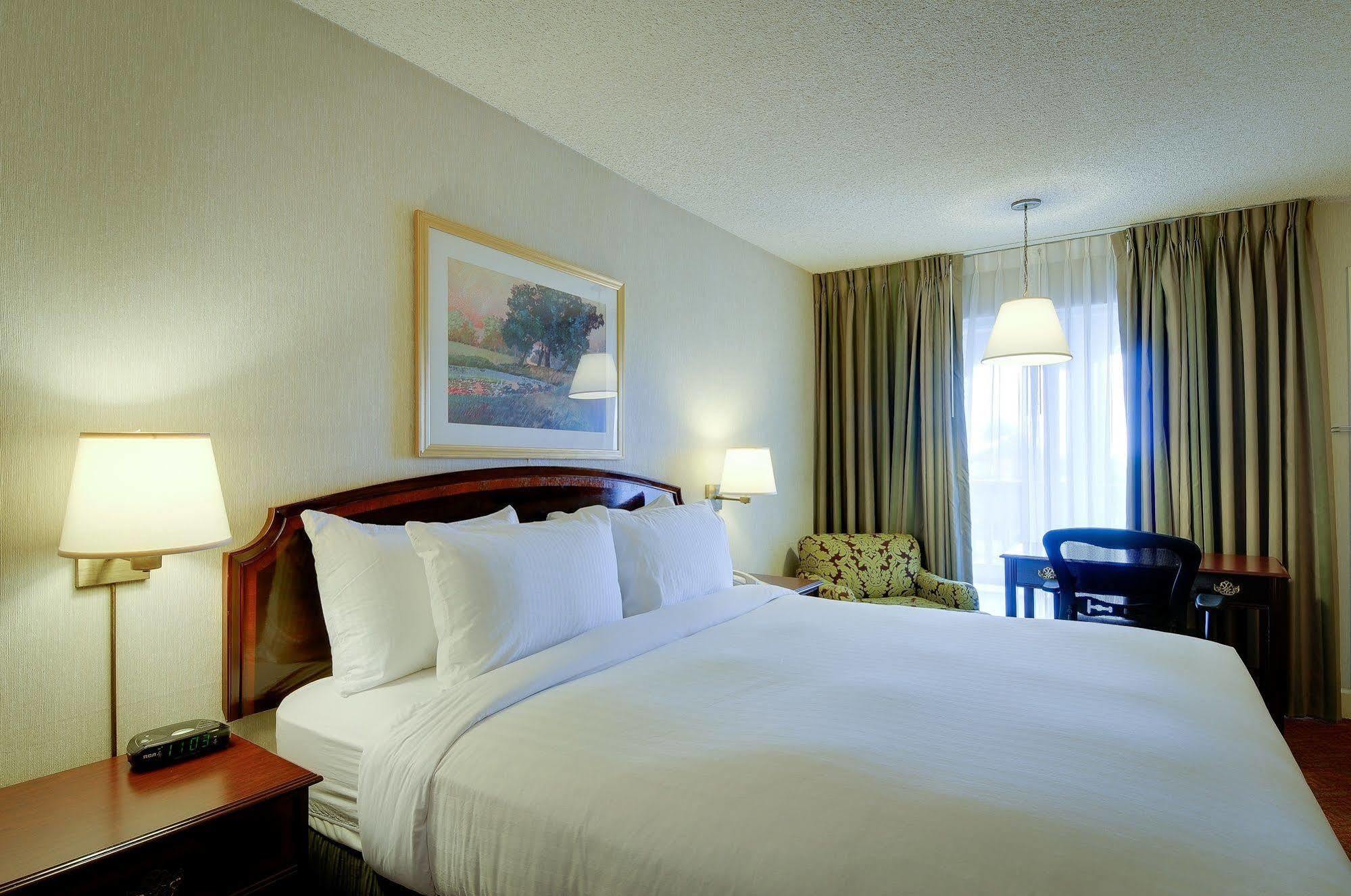 Vagabond Inn Executive Sfo Бърлингейм Екстериор снимка
