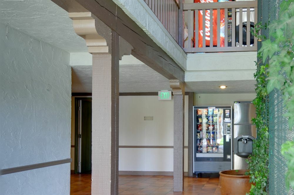 Vagabond Inn Executive Sfo Бърлингейм Екстериор снимка